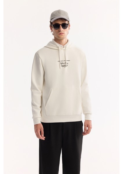 Erkek Ekru Kapüşonlu Pamuklu Bi-Stretch Baskılı Regular Fit Sweatshirt A52Y1211 fiyatları
