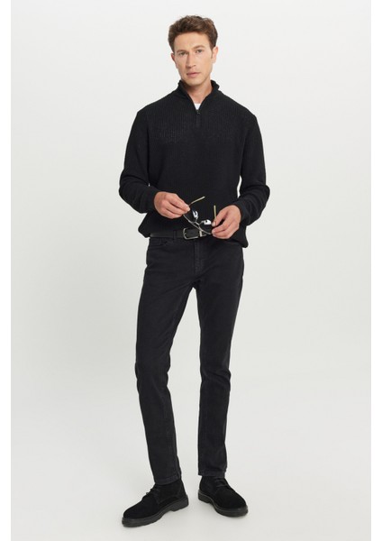 Pamuklu Standart Fit Normal Kesim Bato Yaka Jakarlı Triko Kazak fiyatları