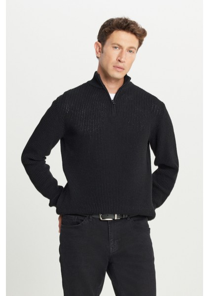 Pamuklu Standart Fit Normal Kesim Bato Yaka Jakarlı Triko Kazak modelleri