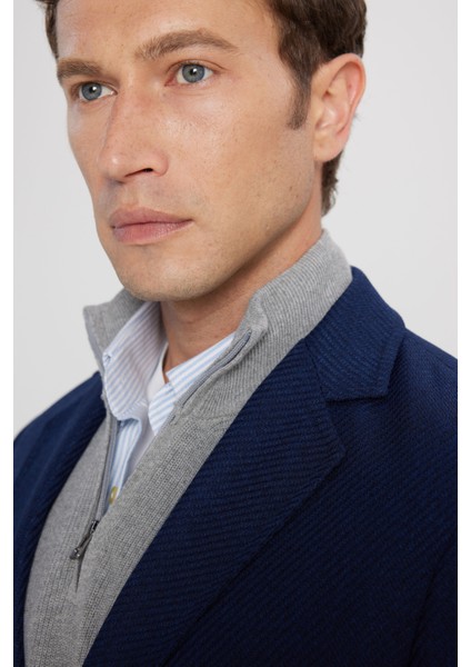 Standart Fit Normal Kesim Mono Yaka Armürlü Kapak Cepli Palto fırsatları