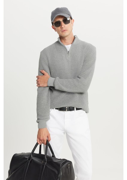 Pamuklu Standart Fit Normal Kesim Bato Yaka Jakarlı Triko Kazak