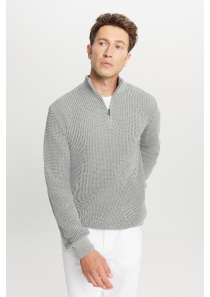 Pamuklu Standart Fit Normal Kesim Bato Yaka Jakarlı Triko Kazak modelleri