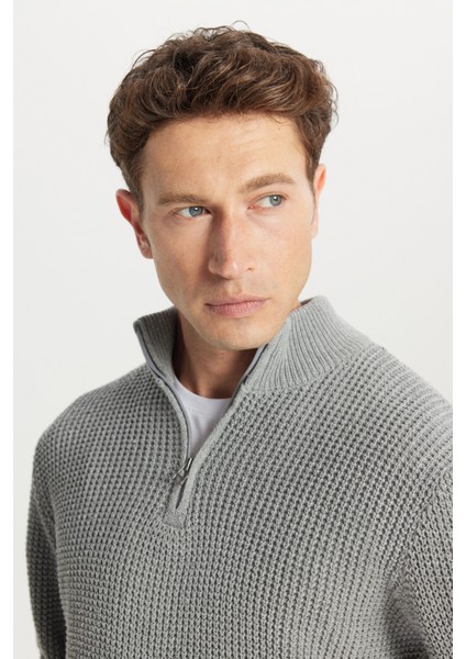 Pamuklu Standart Fit Normal Kesim Bato Yaka Jakarlı Triko Kazak fırsatları