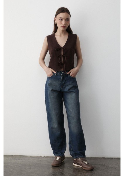 Kadın Yüksek Bel Geniş Paça Çizgi Detaylı Arkası Kemerli Jean Pantolon