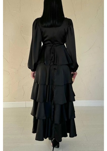 Siyah Saten Büzgülü Kat Kat Elbise fırsatları