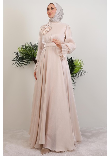 Omuzdan Pelerinli Elbise Krem