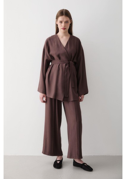 Kadın V Yaka Kuşak Detaylı Alt & Üst Takım