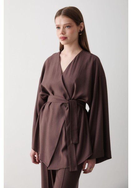 Kadın V Yaka Kuşak Detaylı Alt & Üst Takım fırsatları