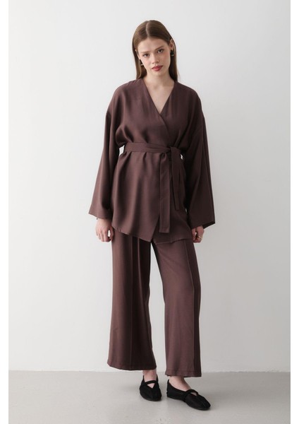 Kadın V Yaka Kuşak Detaylı Alt & Üst Takım indirimleri