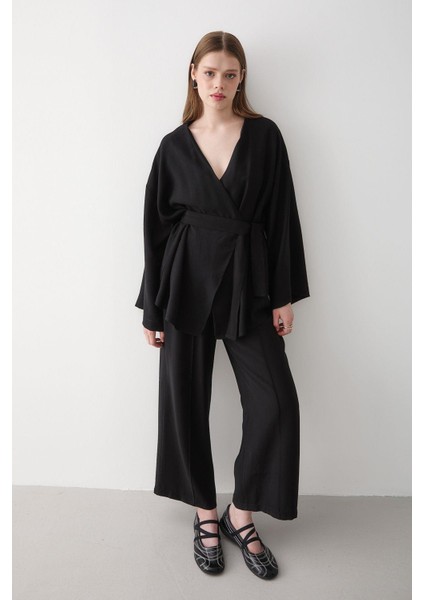 Kadın V Yaka Kuşak Detaylı Alt & Üst Takım