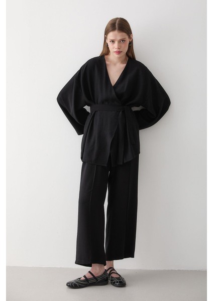 Kadın V Yaka Kuşak Detaylı Alt & Üst Takım fırsatları