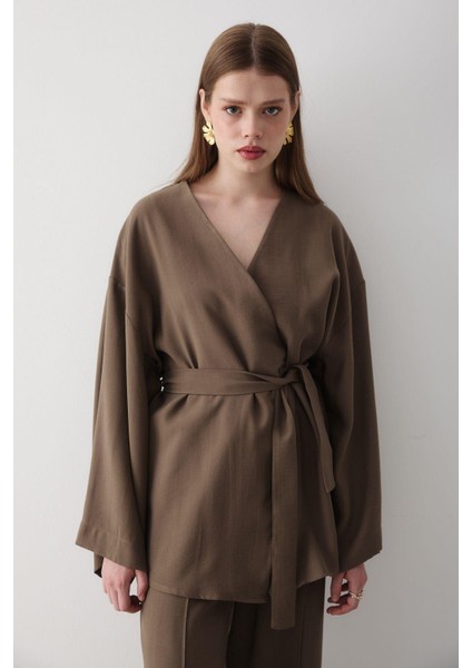 Kadın V Yaka Kuşak Detaylı Alt & Üst Takım fırsatları