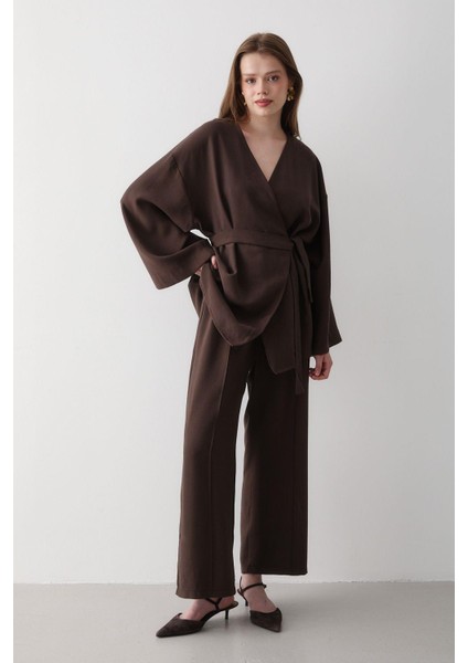 Kadın V Yaka Kuşak Detaylı Alt & Üst Takım fırsatları