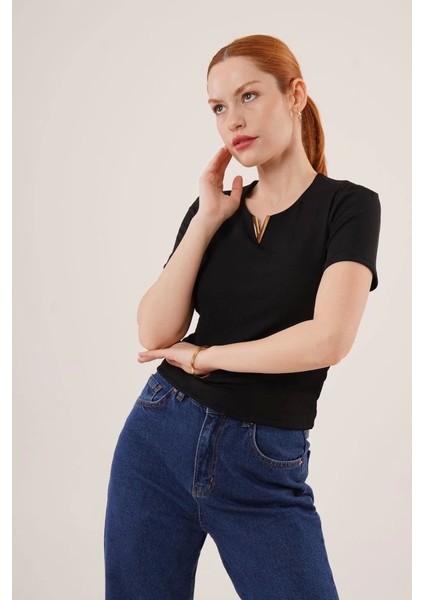 Kısa Kollu Yaka Detaylı Kaşkorse Siyah Bluz fırsatları