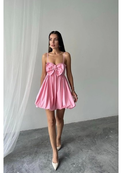 Pembe Önü Fiyonklu Askılı Elbise