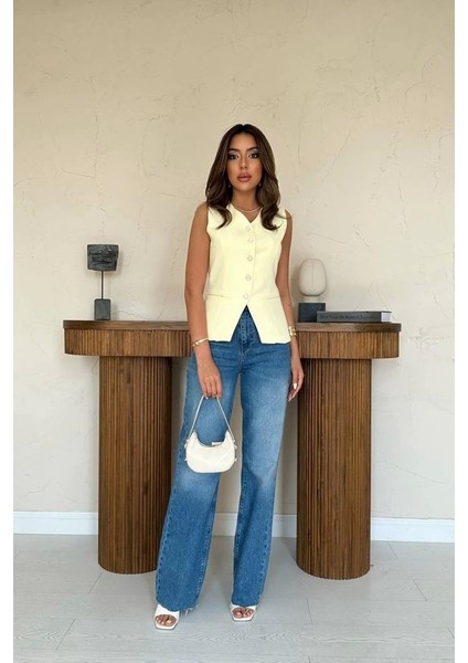 Sarı Belden Oturtma Detaylı Düğmeli Yelek