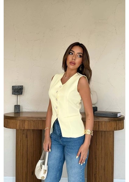 Sarı Belden Oturtma Detaylı Düğmeli Yelek fırsatları