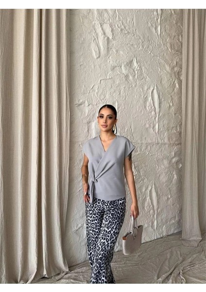 Yandan Bağlama Detaylı Kolsuz Bluz - Gri
