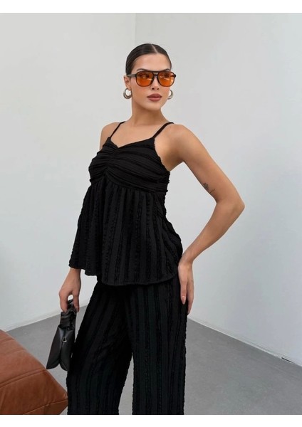 Kadın Siyah Dokulu Askılı Üst ve Bol Paça Pantolon 2’li Takım modelleri