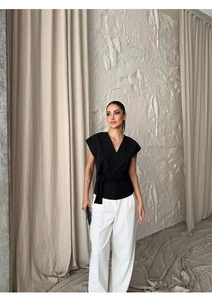 Yandan Bağlama Detaylı Kolsuz Bluz - Siyah