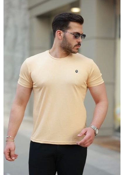 Erkek Bisiklet Yaka Arma Detaylı Basic Kısa Kollu Tişört