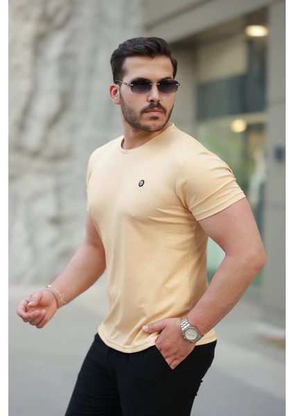 Erkek Bisiklet Yaka Arma Detaylı Basic Kısa Kollu Tişört fiyatları