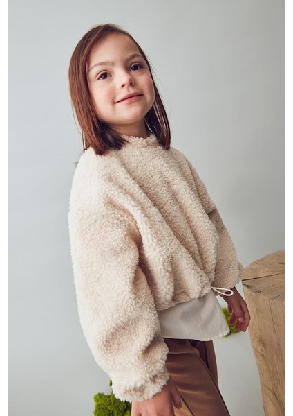 Kız Çocuk Etek Ucu Gömlek Görünümlü Pelüş Sweatshirt - Bej fırsatları