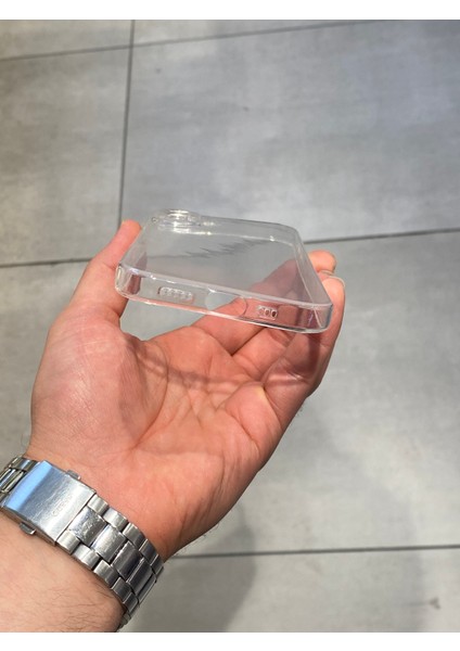 Apple iPhone 16 Uyumlu Şeffaf Silikon Kılıf indirimleri