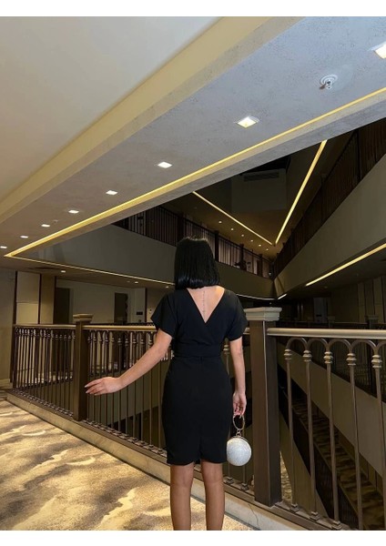 Kadın Dalgıç Krep V Yaka ve Sırt Dekolte Detaylı Elbise modelleri