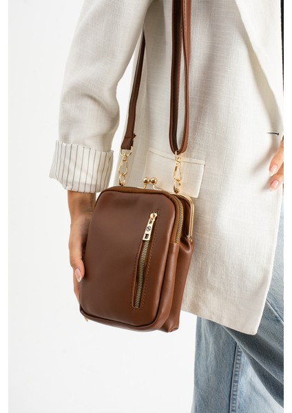 Kadın Burslu Gold Aksesuarlı Ayarlanabilir Çapraz Askılı Suni Deri Omuz ve Çapraz Çanta fırsatları