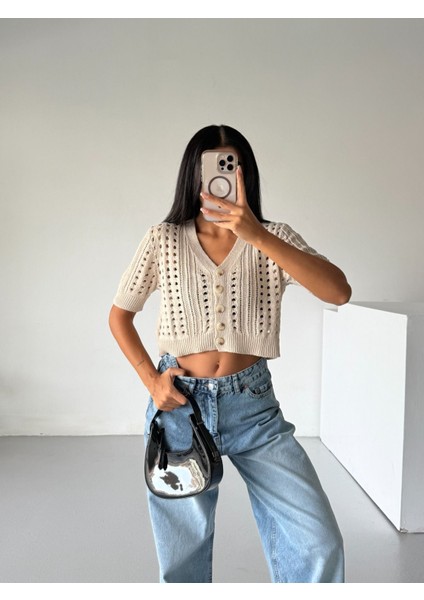 Kısa Kollu Ajurlu Desen Düğme Detaylı %100 Pamuk Crop Hırka