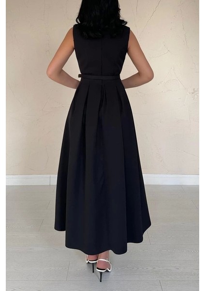 Siyah Önü Britli Pileli Elbise fırsatları