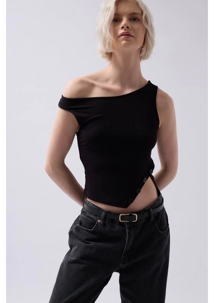 Kayık Yaka Yırtmaç Detay Bluz fiyatları