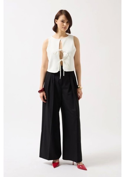 Bağcık Detay Dekolte Bluz fiyatları