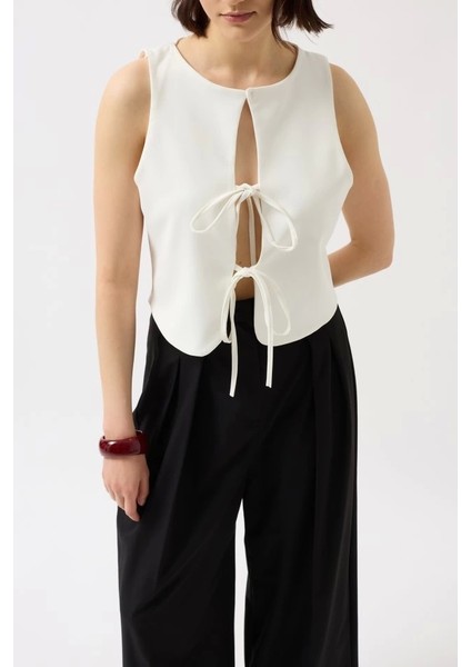 Bağcık Detay Dekolte Bluz modelleri