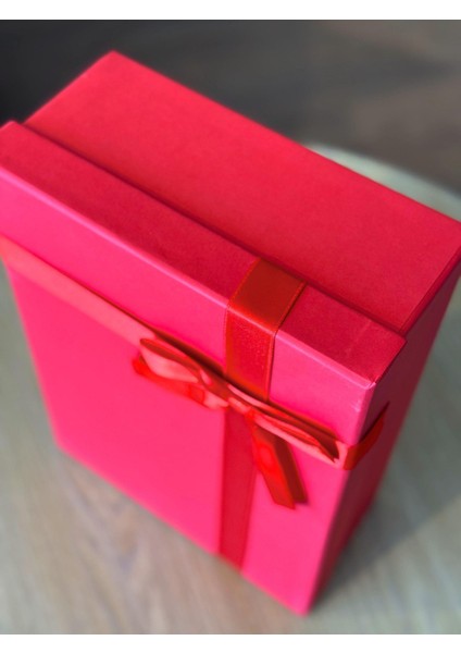 Büyük Boy Tekli Kırmızı Sert Kaliteli Kurdeleli Hediye Kutusu Gelin Bohça Kutusu 30X22X10 cm modelleri
