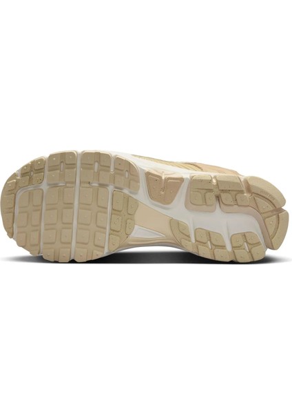 Zoom Vomero 5 Sneaker Ayakkabı HQ0458-200 fiyatları