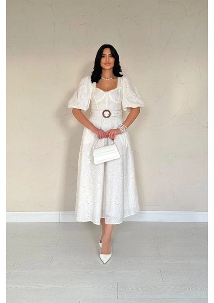 Ekru Göğüs Kup Detaylı Kemerli Brode Elbise