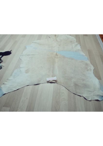 Doğal Işlenmemiş Hakiki Derisi Dana Postu Halı Yolluk