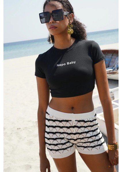 Nepo Baskılı Crop Siyah T-Shirt fiyatları