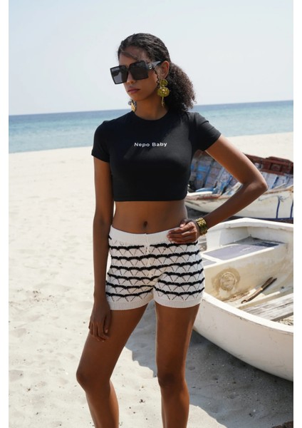 Nepo Baskılı Crop Siyah T-Shirt fırsatları