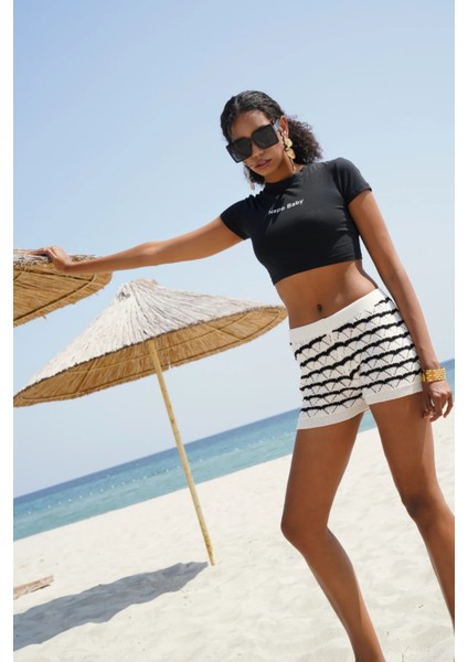 Nepo Baskılı Crop Siyah T-Shirt indirimleri