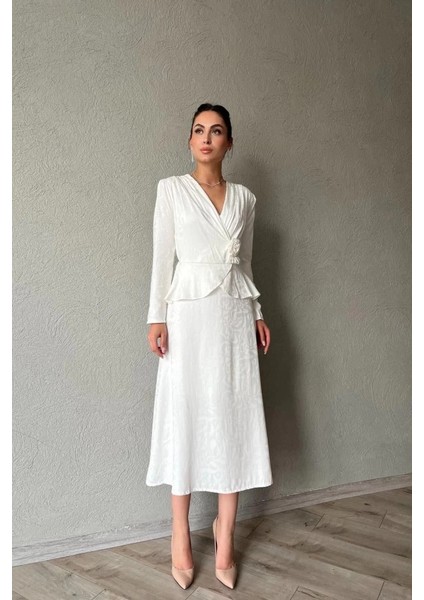 Ekru Pile Detaylı Kruvaze Elbise