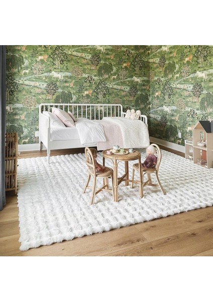 Dekoratif Beyaz Peluş Halı – Kaymaz, Kolay Temizlenen, Yumuşak Dokulu