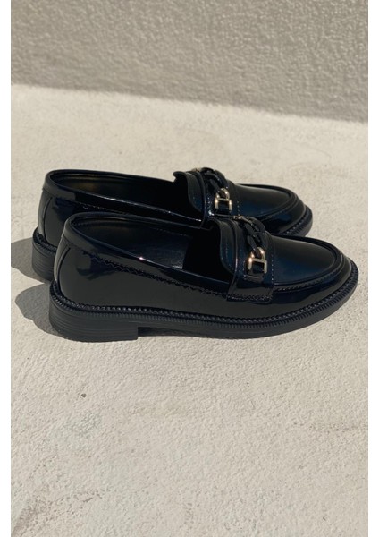 Entra Rugan Siyah Kadın Loafer fırsatları
