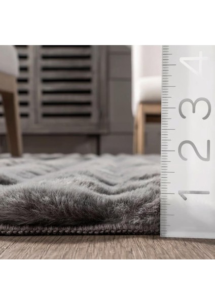 Dekoratif Antrasit Peluş Halı – Kaymaz, Kolay Temizlenen, Yumuşak Dokulu fırsatları