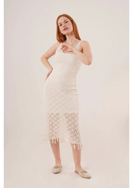 Ajurlu V Yaka Püskül Detaylı Krem Elbise