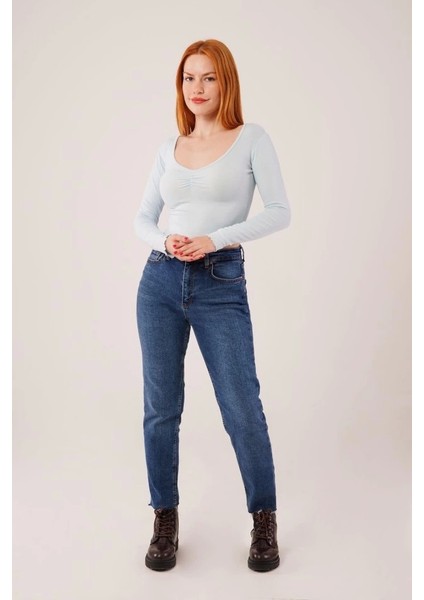 Geniş Yaka Bebe Mavisi Basic Body Bluz fiyatları