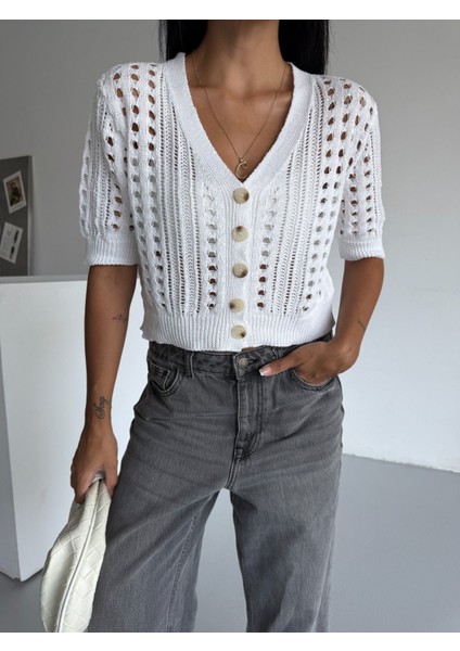 Kısa Kollu Ajurlu Desen Düğme Detaylı %100 Pamuk Crop Hırka