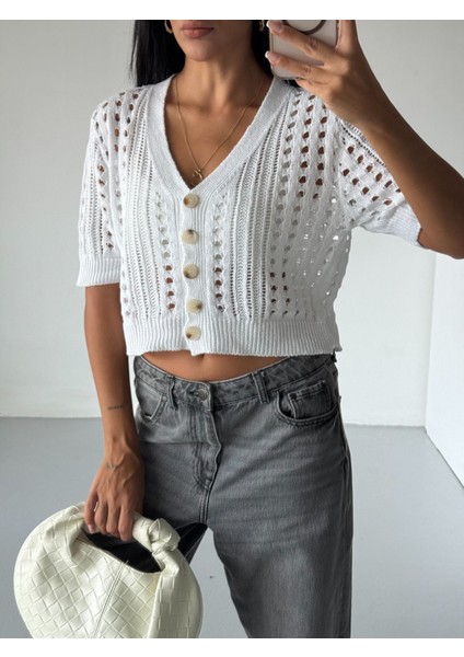 Kısa Kollu Ajurlu Desen Düğme Detaylı %100 Pamuk Crop Hırka modelleri